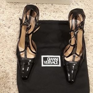 Beautiful black patent vasace  heels